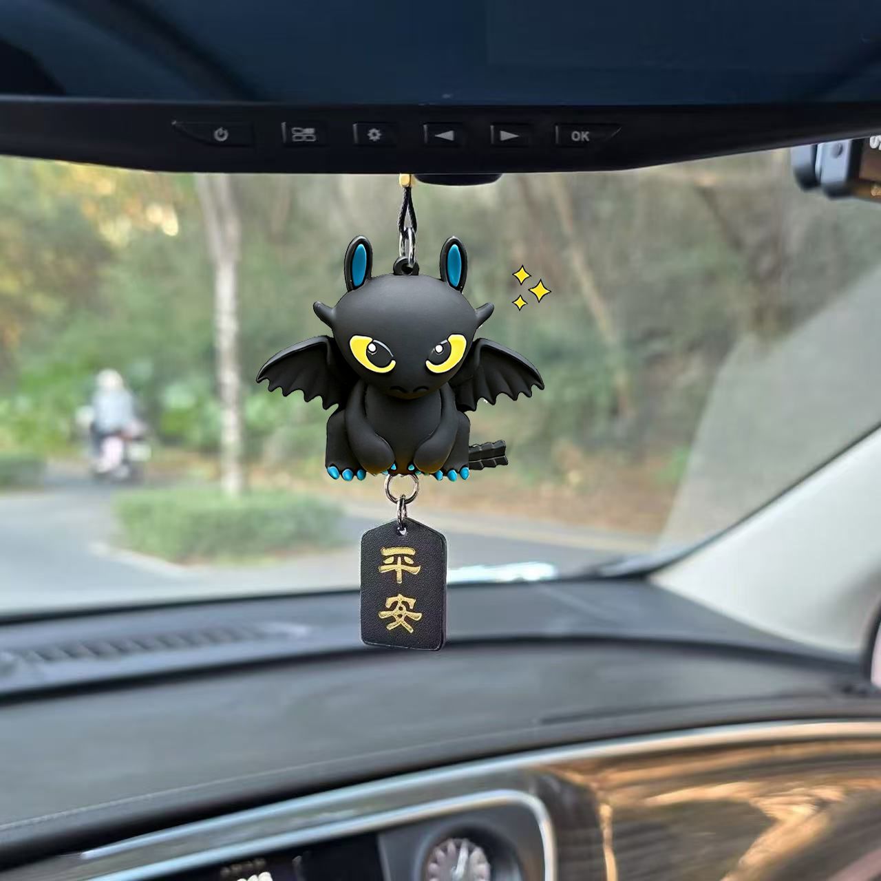 Toothless car hanging doll, cu - đánh giá và giá Car Accessories Papar